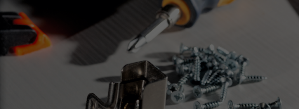 Assemblaggio componenti plastici e metallici
